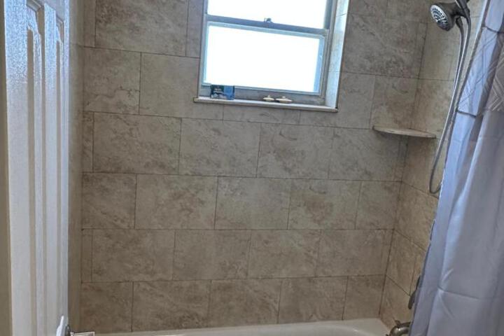Waterfront corner 2 / 1 Apt