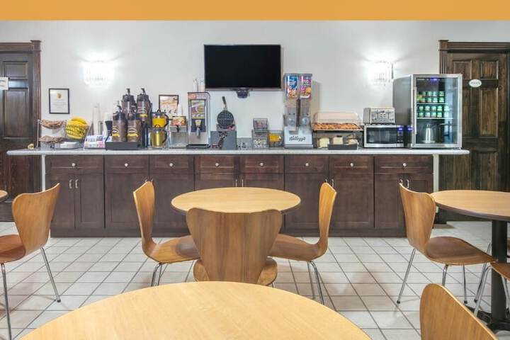 Super 8 by Wyndham Ocean Springs Biloxi