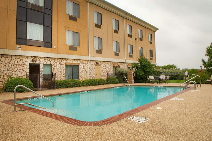 Pool 11 of 67