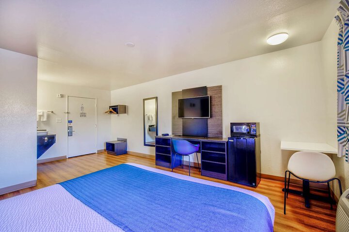 Room 9 of 31
