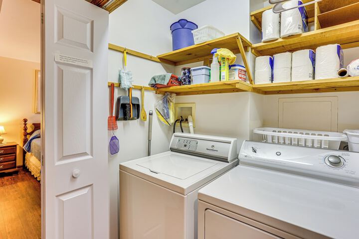 Charming Apartment w / Yard & Beautiful Gardens!