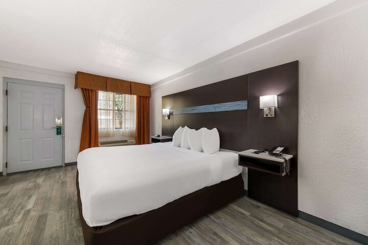 Room 19 of 39