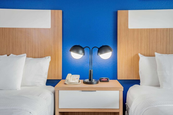 Room 25 of 32