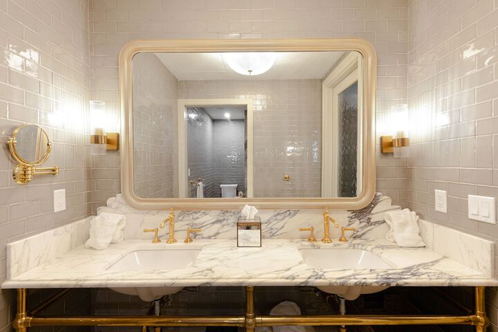 Hotel Cleo Knoxville Downtown, a Tribute Portfolio Hotel