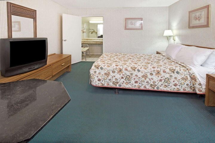 Room 7 of 15