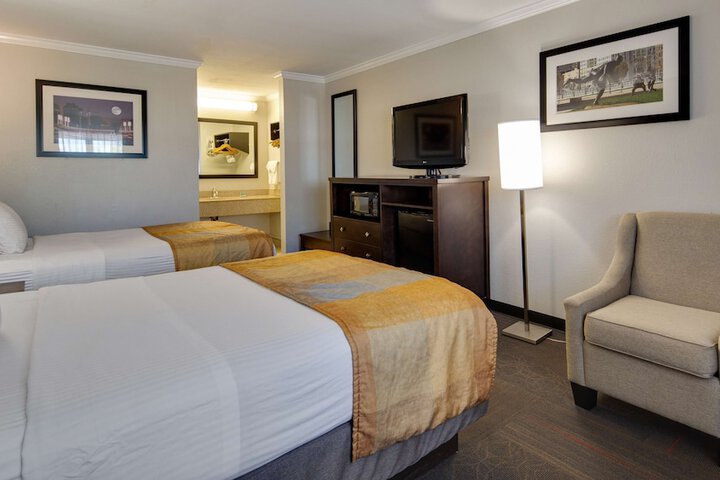 Room 16 of 33