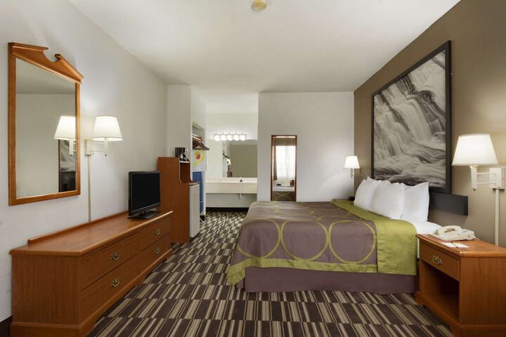Room 10 of 14