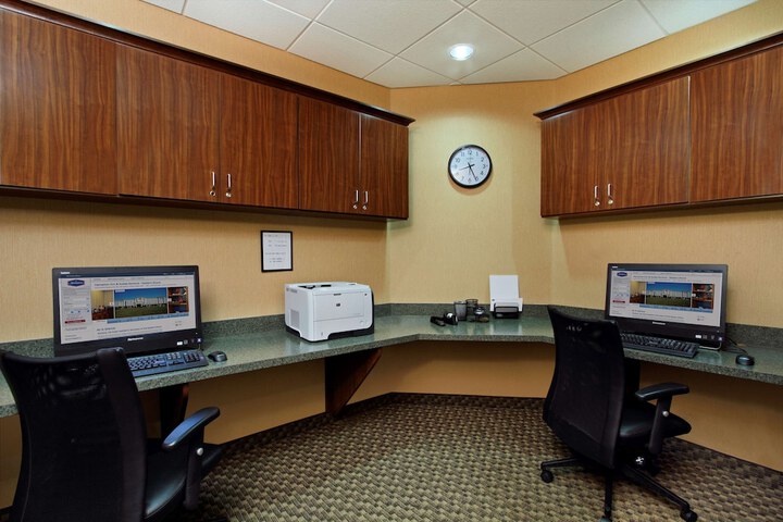 Business Center 36 of 36