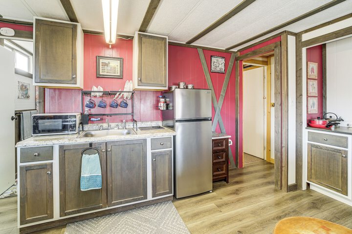 6 Mi to Old Town Panoramic Views: Cottonwood Gem!