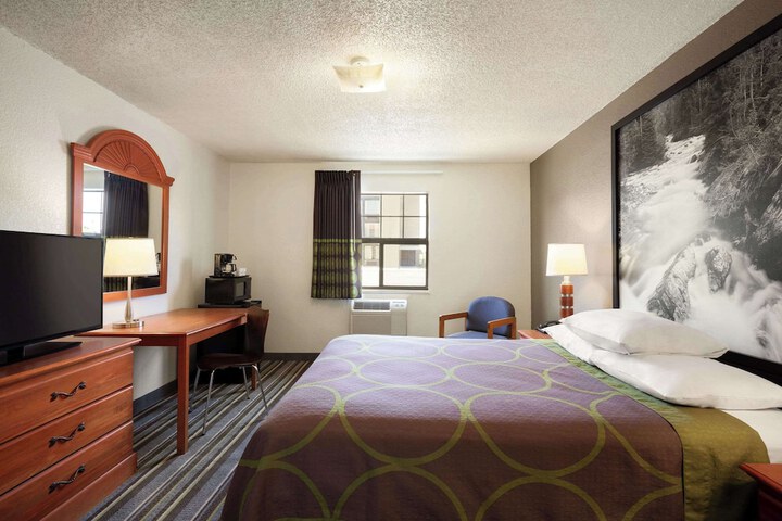 Super 8 by Wyndham Colorado Springs / Afa Area