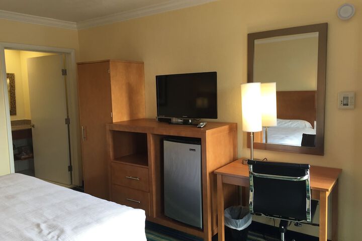 Room 5 of 17