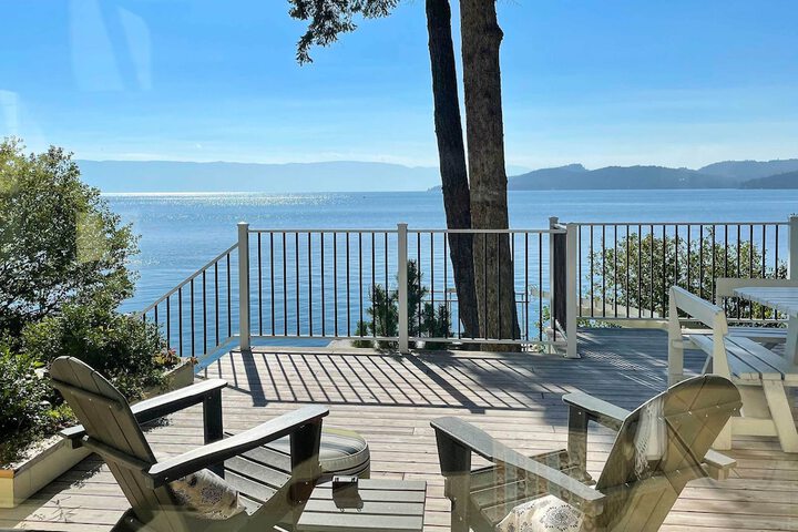 Peaceful Lakeside Retreat w / Deck & Amazing Views!