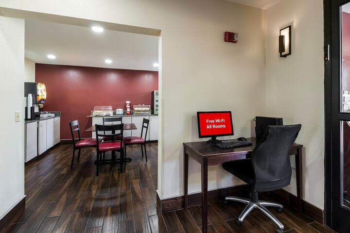 Business Center 27 of 28