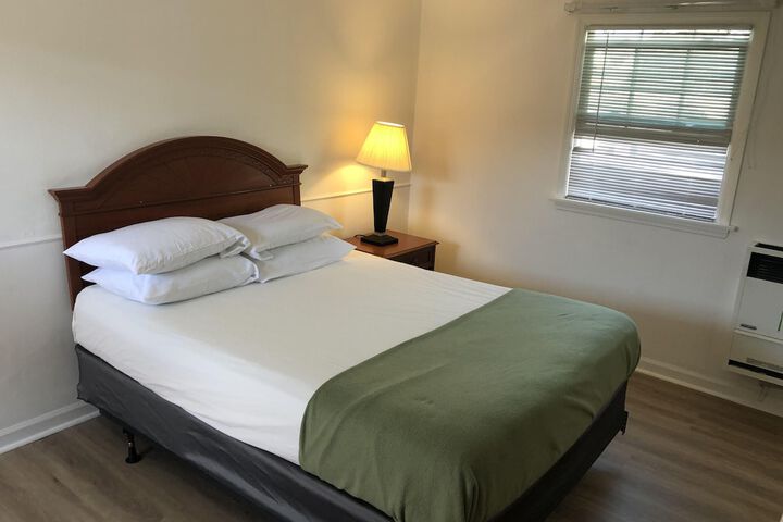 Room 8 of 12