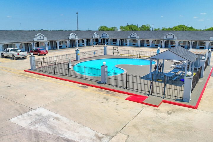 Pool 17 of 29