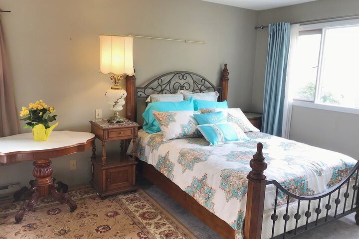 Room 13 of 28