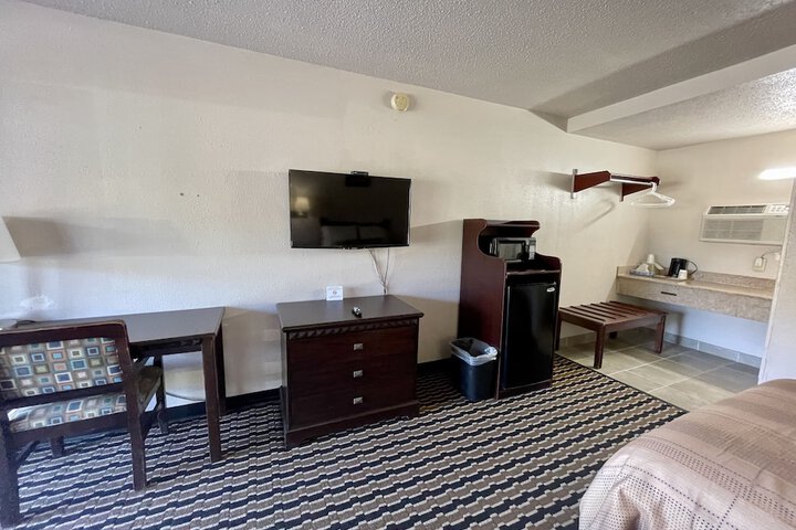 Room 8 of 16