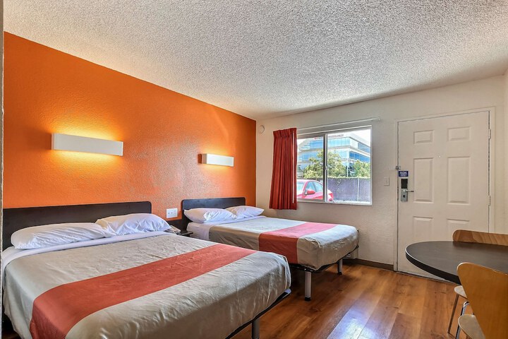 Room 26 of 29