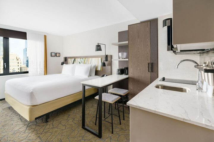 Room 17 of 28