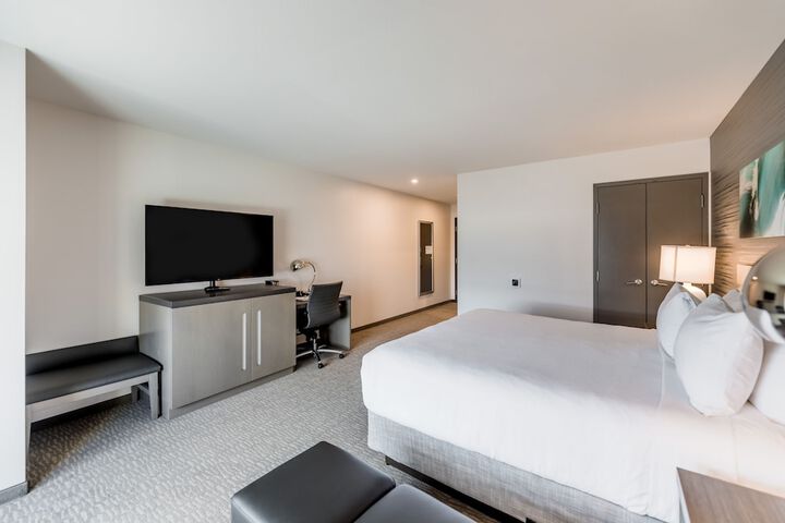 Hyatt House Winnipeg-South / Outlet Collection