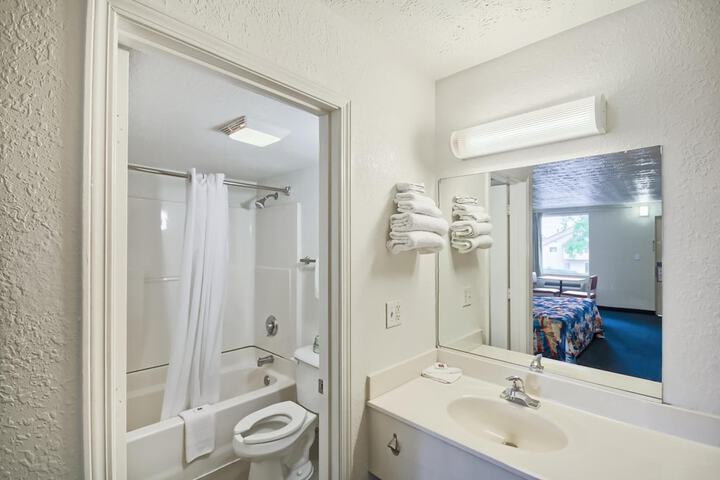Room 15 of 28