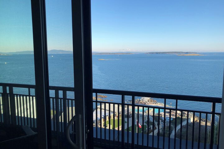 Oak Bay Beach Hotel