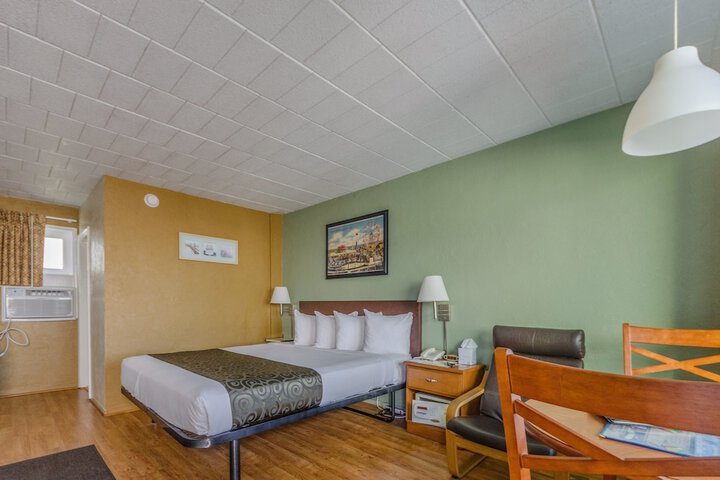 Room 27 of 54