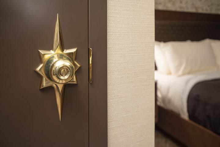 Room 19 of 98