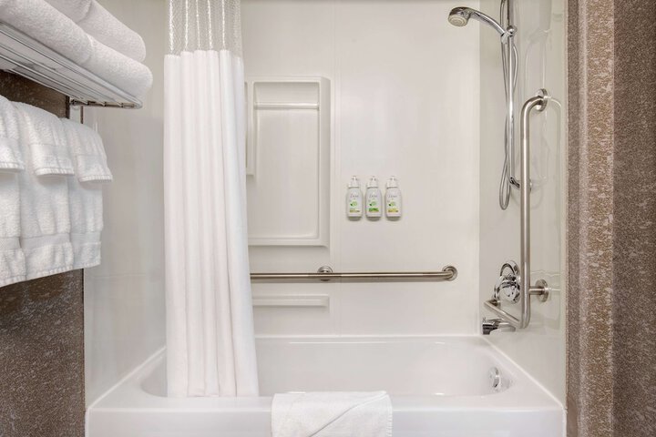 Days Inn by Wyndham Medicine Hat