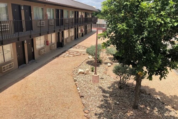 Hotel Exterior 34 of 37