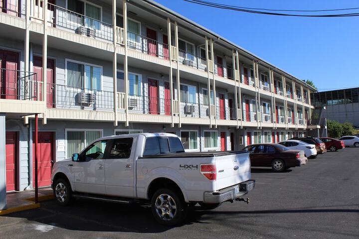Cougar Land Motel