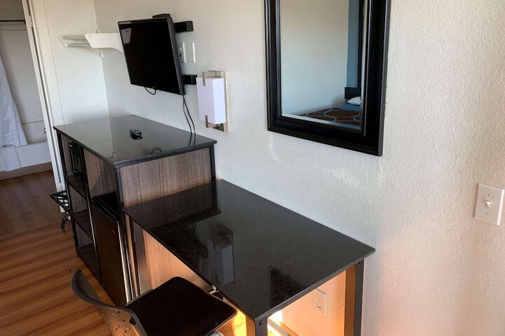 Room 5 of 12