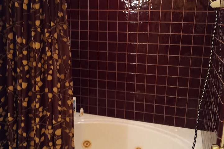 Room 23 of 48