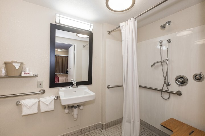 Red Roof Inn PLUS+ Boston - Framingham