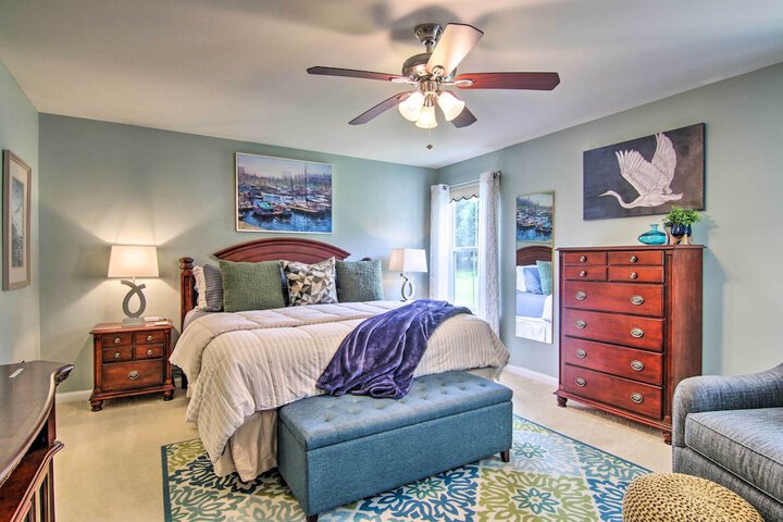 5 Mi to Bethany Beach: Chic Home w / Grill!