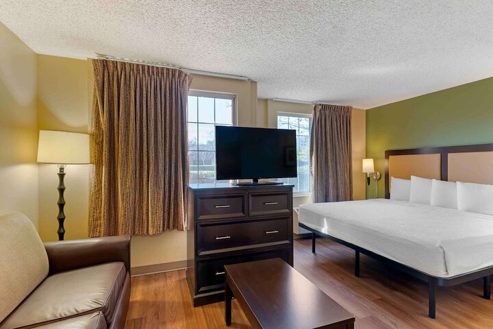 Room 18 of 28