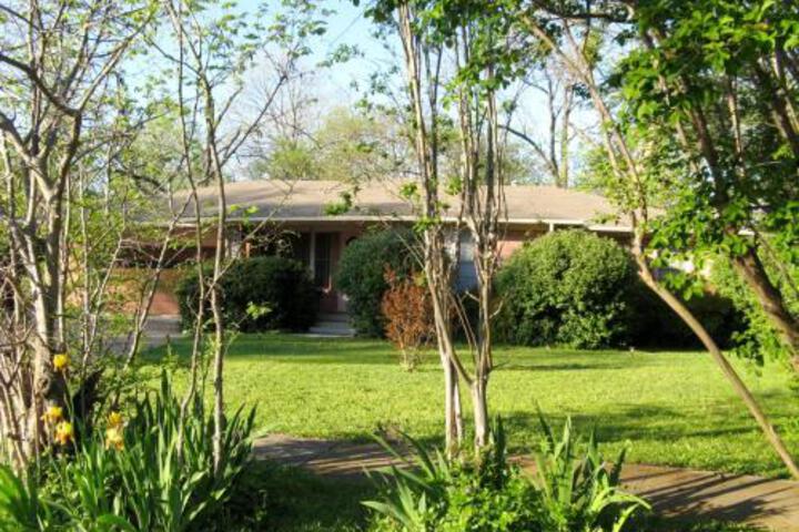 Allas Historical B & B