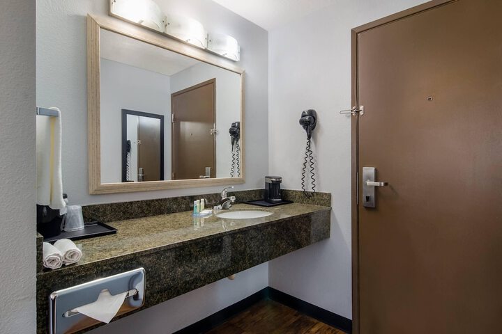 Quality Inn & Suites Silverdale Bangor - Keyport