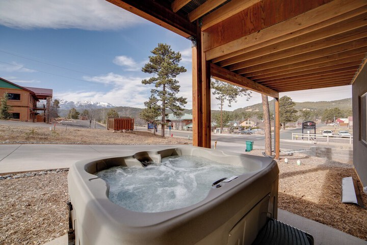 Woodland Park Escape: Licensed Hot Tub, Mtn Views