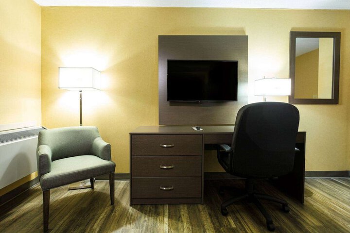 Room 18 of 32