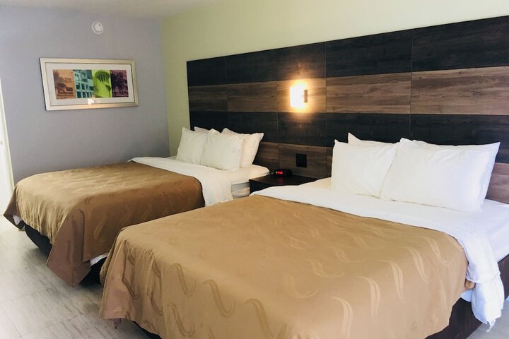 Room 10 of 32
