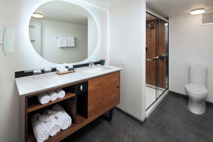 Room 28 of 80