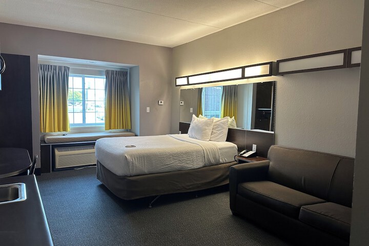 Microtel Inn & Suites by Wyndham Quincy Downtown / River Area
