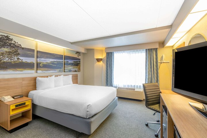 Room 17 of 36