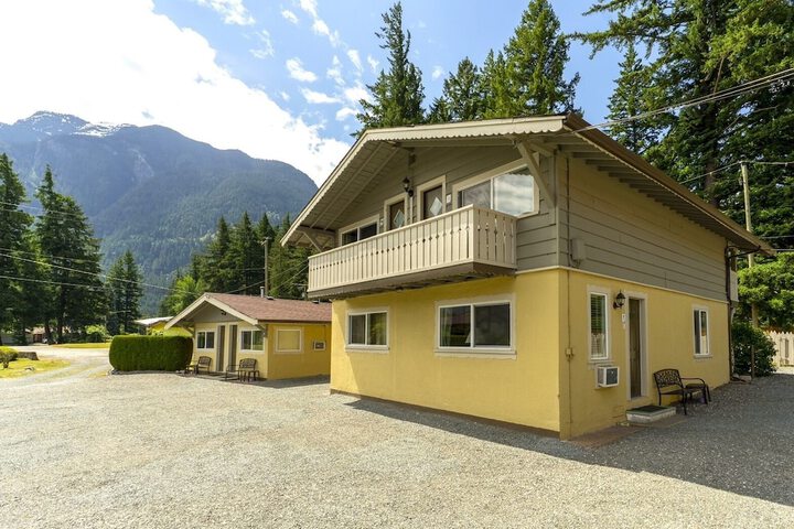 Richca Chalets Resort