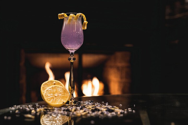 Lounge 84 of 104