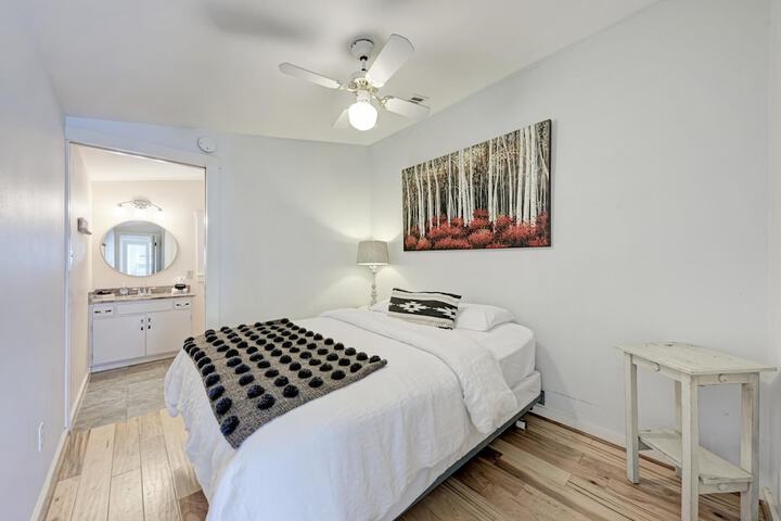 Room 12 of 34