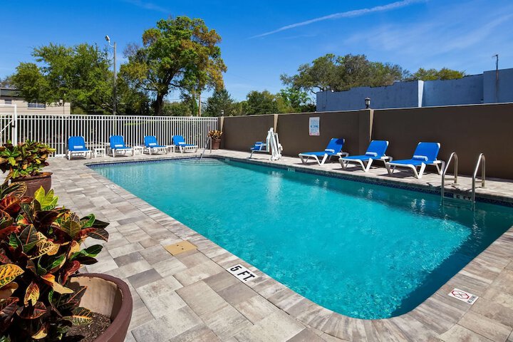 Pool 4 of 27
