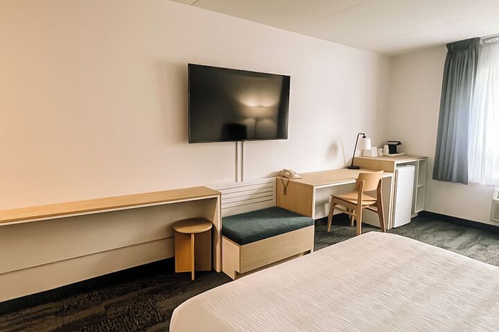 Room 9 of 102