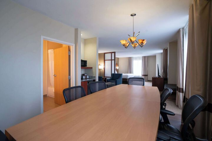 Comfort Suites Flowood - Jackson Airport (must meet transportation requirement)